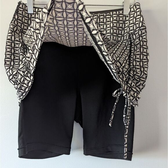 Coolibar Black and White 2-in-1 Skort Women's Large - Picture 3 of 7
